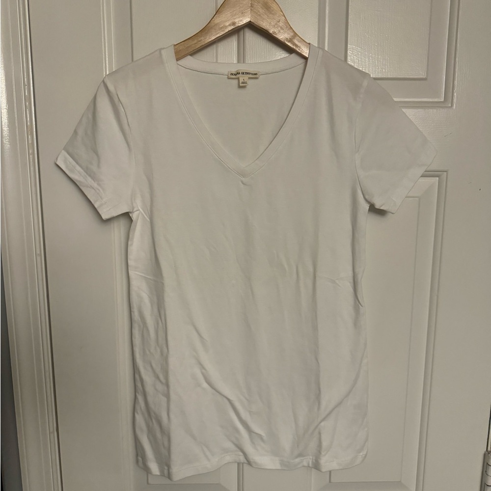 Short sleeve white v-neck